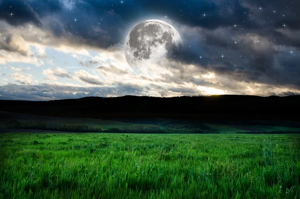 夜晚的天空满月背景 — 图库照片
