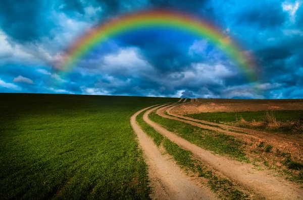 Camino rural y arco iris en la noche — Foto de Stock