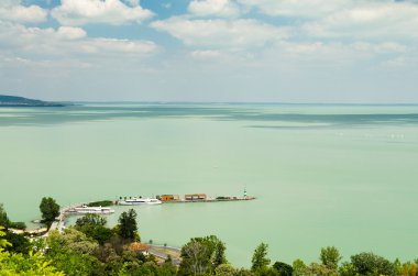 balaton Gölü'nden tihany abbey görünümünü