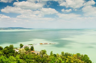 balaton Gölü'nden tihany abbey görünümünü