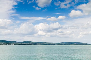 Balaton Gölü'nün görünümü