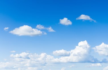 Bulutlu mavi gökyüzü