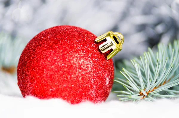 Bola de Natal vermelho — Fotografia de Stock