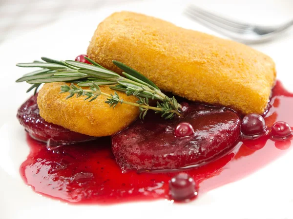 Baked camembert with cranberry sauce — Stock Photo, Image