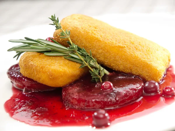 Baked camembert with cranberry sauce — Stock Photo, Image