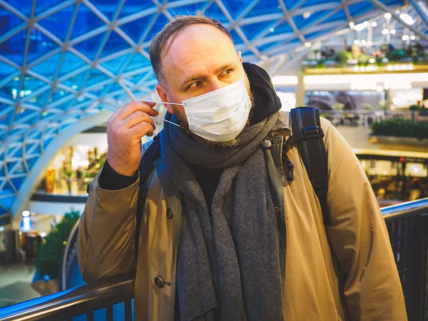 Adult European Man Wearing Mask Shopping Center City — Stock Photo, Image