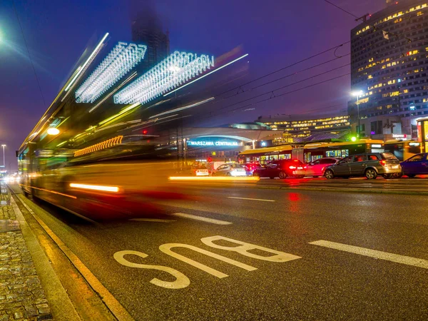 Varsovia Polonia Octubre 2020 Transporte Público Una Noche Lluviosa Ciudad — Foto de Stock