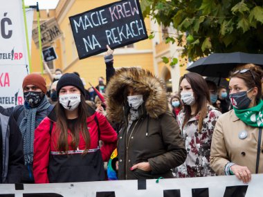 Wroclaw, Polonya, 23 Ekim 2020 - Polonya kenti Wroclaw 'da kadınların protestosu, çünkü Polonya' nın en üst mahkemesi kürtaj yasağını yasakladı.