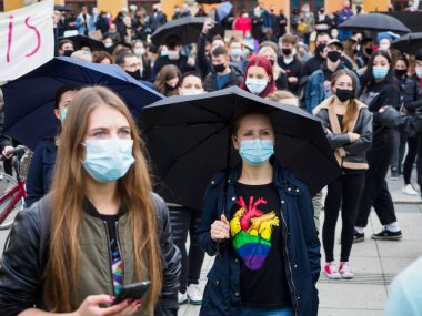Wroclaw, Polonya, 23 Ekim 2020 - Polonya kenti Wroclaw 'da kadınların protestosu, çünkü Polonya' nın en üst mahkemesi kürtaj yasağını yasakladı.