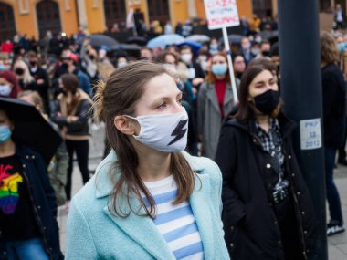 Wroclaw, Polonya, 23 Ekim 2020 - Polonya kenti Wroclaw 'da kadınların protestosu, çünkü Polonya' nın en üst mahkemesi kürtaj yasağını yasakladı.