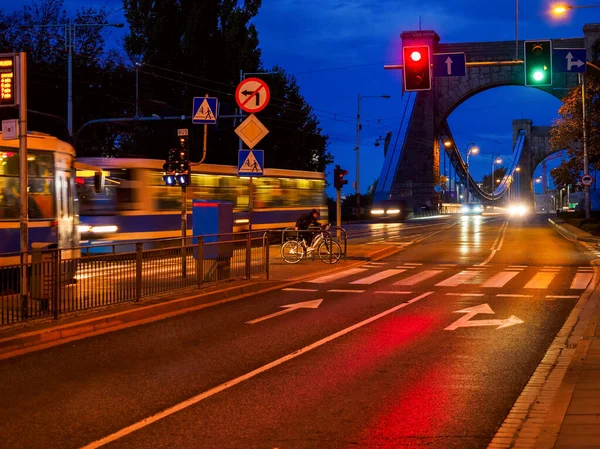 Tráfico Nocturno Una Ciudad Transporte Público Vida Urbana — Foto de Stock