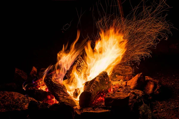 Night Campfire Available Space Big Bonfire Black Background Sparks Bonfire — Stock Photo, Image