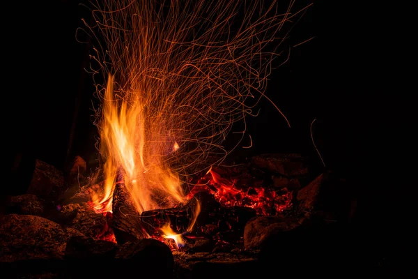 Night Campfire Available Space Big Bonfire Black Background Sparks Bonfire — Stock Photo, Image