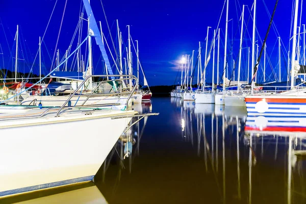 Yachts Moored Harbor Night Sailboats Dock Summer Vacations Cruise Recreation — Stock Photo, Image