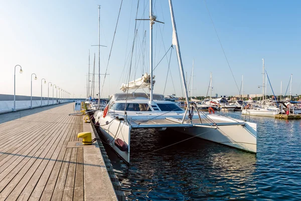 Sailing Yachts Moored Pier Harbour Baltic Sea Sunny Morning Nautical — Stock Photo, Image