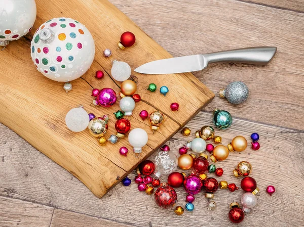 Ahşap Yüzeyde Bıçakla Öğütülmüş Noel Mücevheri Yemek Yapmak Noel Hazırlamak — Stok fotoğraf