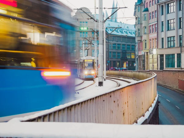 Tranvía Moderno Desenfoque Movimiento Transporte Público Ciudad — Foto de Stock