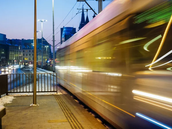 Tranvía Moderno Desenfoque Movimiento Transporte Público Ciudad — Foto de Stock