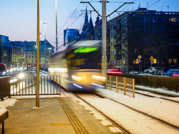 Tranvía Moderno Desenfoque Movimiento Transporte Público Ciudad — Foto de Stock