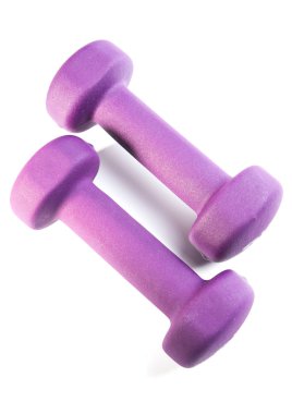 Beyaz arka plan üzerinde iki mor dumbells