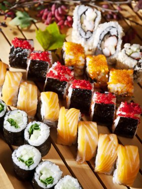 Suşi ile dekoratif kompozisyon