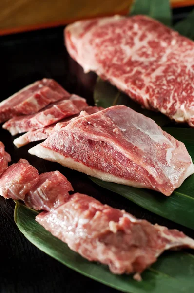 原料新鲜大理石纹肉黑安格斯牛排。日本神户牛肉 — 图库照片