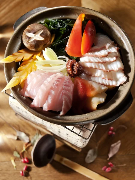 Японское блюдо Сукияки — стоковое фото