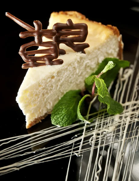 Homemade cheesecake on wood table — Stock Photo, Image