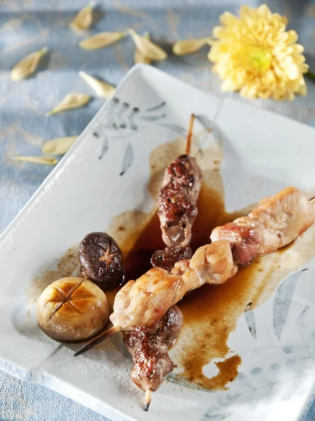 Grilled chicken on bamboo skewers — Stock Photo, Image