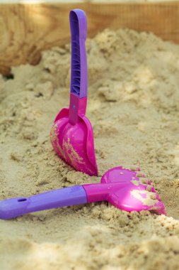 Pembe kürek ve komisyon