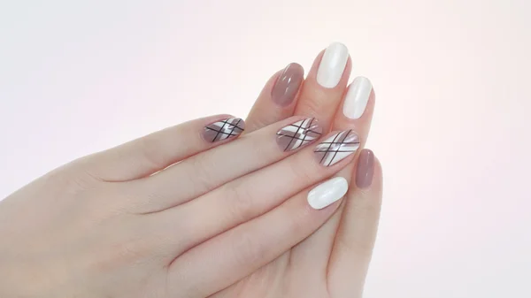 Nagel ontwerp. Manicure Nail Paint . — Stockfoto