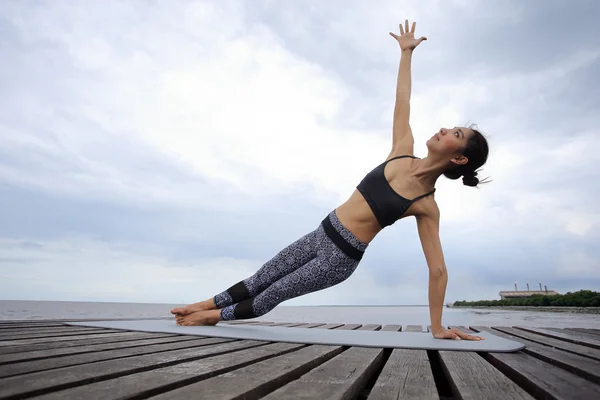 Allenatore Yoga Donna — Foto Stock