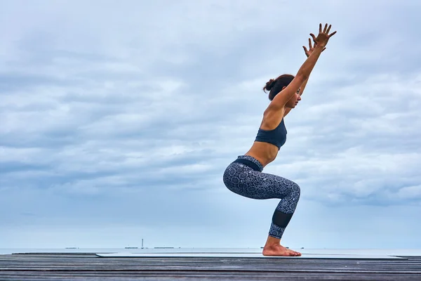 Profesyonel yoga eğitmeni — Stok fotoğraf