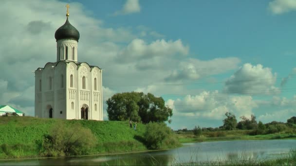 Church of Intercession on Nerl River. Bogolyubovo — Stock Footage Church of Intercession on Nerl River. Bogolyubovo Royalty Free Stock Footage