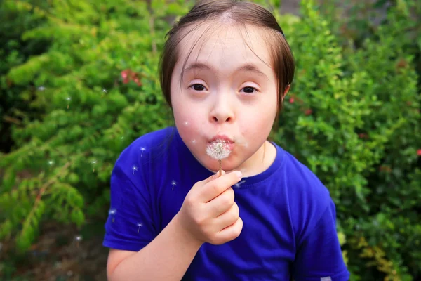 Schattig klein meisje — Stockfoto