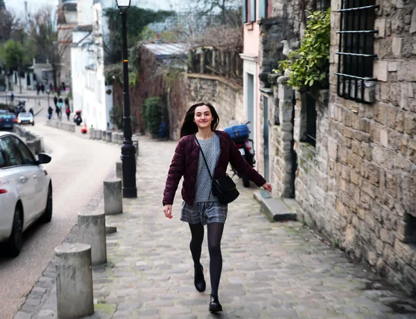 Portrait of beautiful girl on Montmartre — Stock Photo, Image