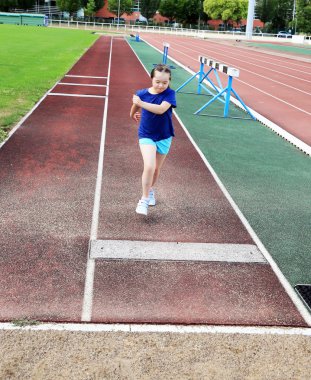 küçük kız iyi eğlenceler 