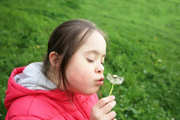 Cute little girl — Stock Photo, Image