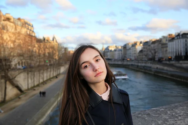 Beautiful girl enjoy in Paris, France — Stock Photo, Image