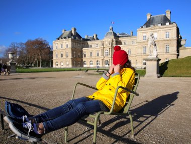 Öğrenci kız var eğlenceli Paris, Fransa.