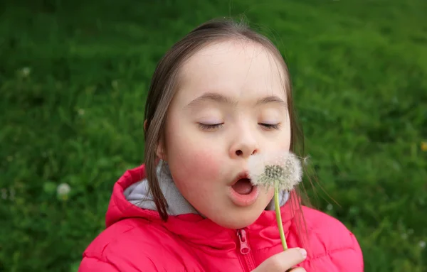 Cute little girl — Stock Photo, Image