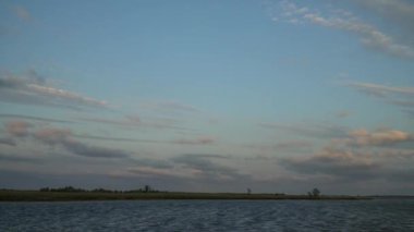 Deniz kıyısında gün batımı