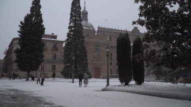 Salamanca, İspanya 'da kar çok nadir görülür.