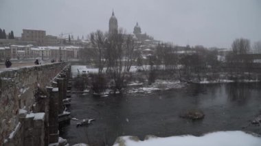 Salamanca, İspanya 'da kar çok nadir görülür.
