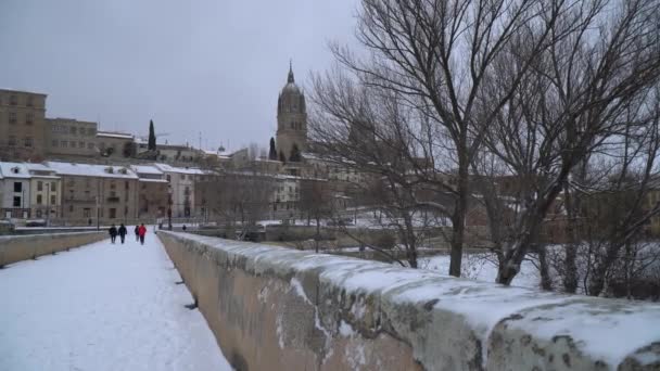 スペイン サラマンカの雪は非常にまれな出来事です — ストック動画