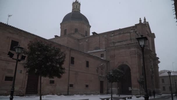 スペイン サラマンカの雪は非常にまれな出来事です — ストック動画