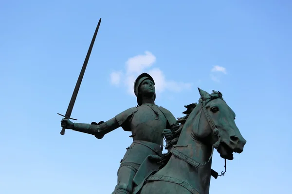 Gamla monument av jeanne d'arc (Jeanne d'Arc) — Stockfoto