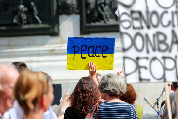 Protest manifestation against war in Ukraine — Stock Photo, Image