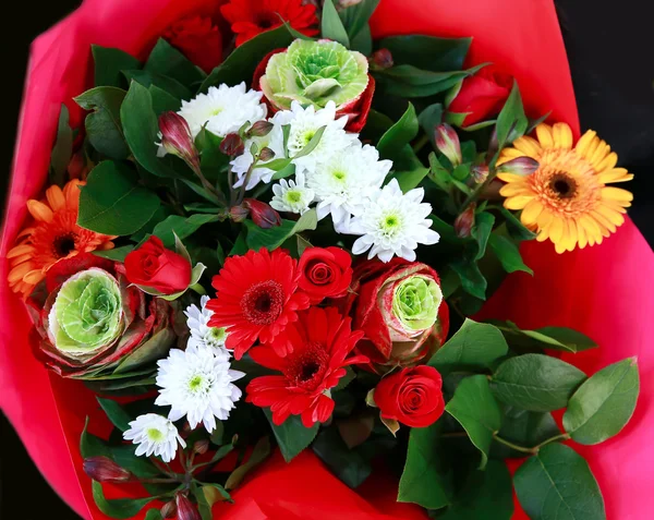 Beau bouquet de fleurs dans la boutique — Photo