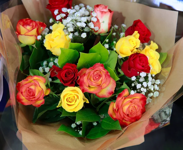 Szép csokor virágot a boltban — Stock Fotó